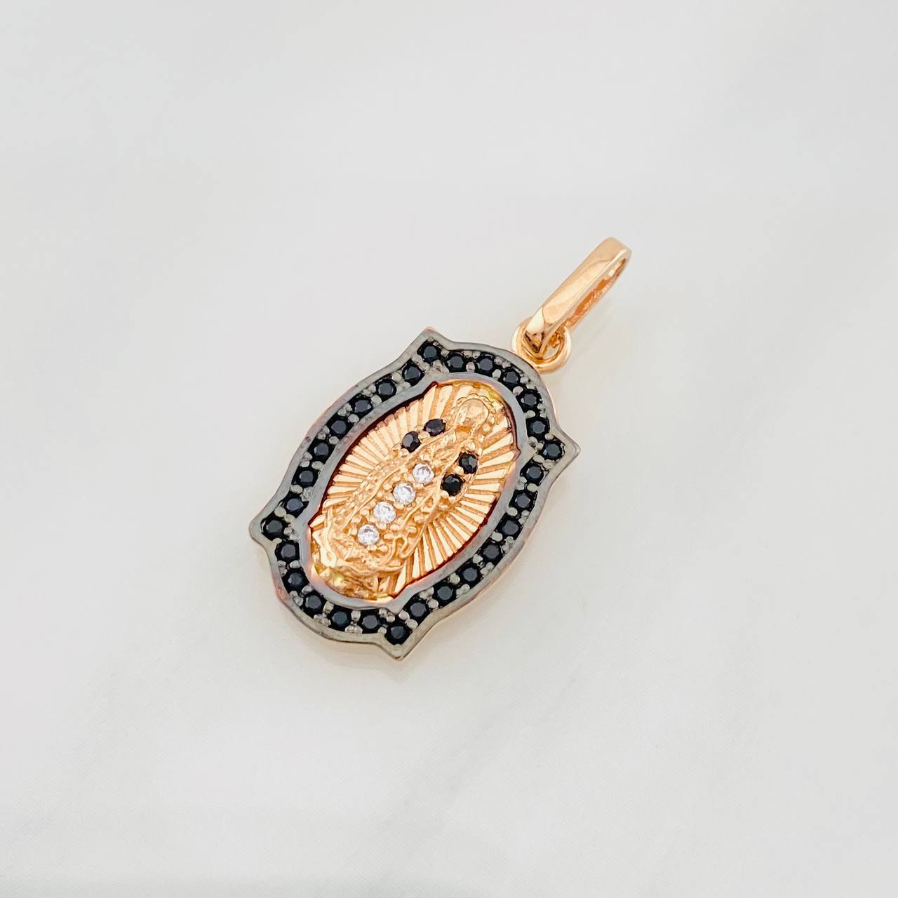 Dije Virgen de Guadalupe 2.25g / 2.3cm Dos Oros Negro Rosa 18K