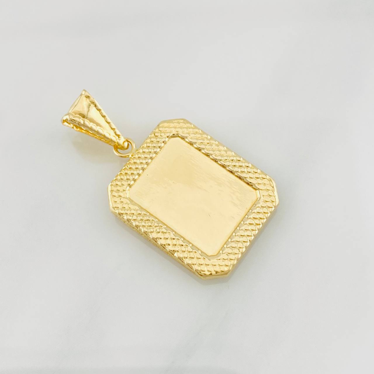 Dije Placa Marco Bordeado 1.1g / 3cm Oro Amarillo 18K
