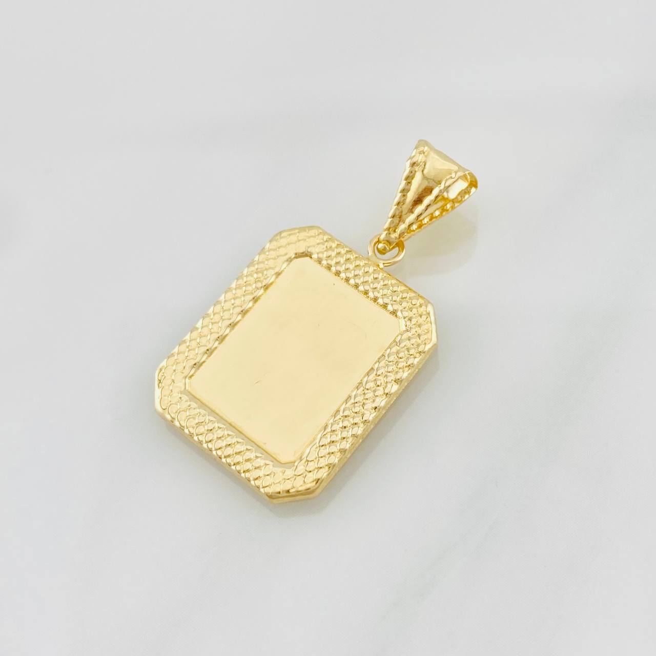 Dije Placa Marco Bordeado 1.1g / 3cm Oro Amarillo 18K