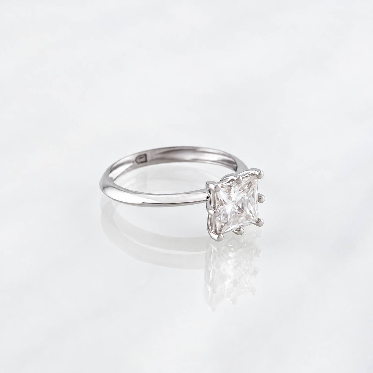 Anillo Solitario Moisanita 1 qts 1.8g / T5 1/2 Oro Blanco 18K