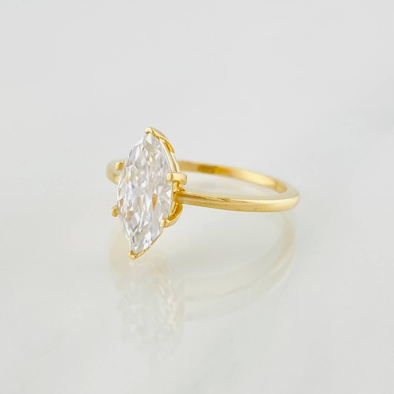 Anillo Marquesa Moisanita 1.5 qts 3.4g / T7 1/4 Oro Amarillo 18K