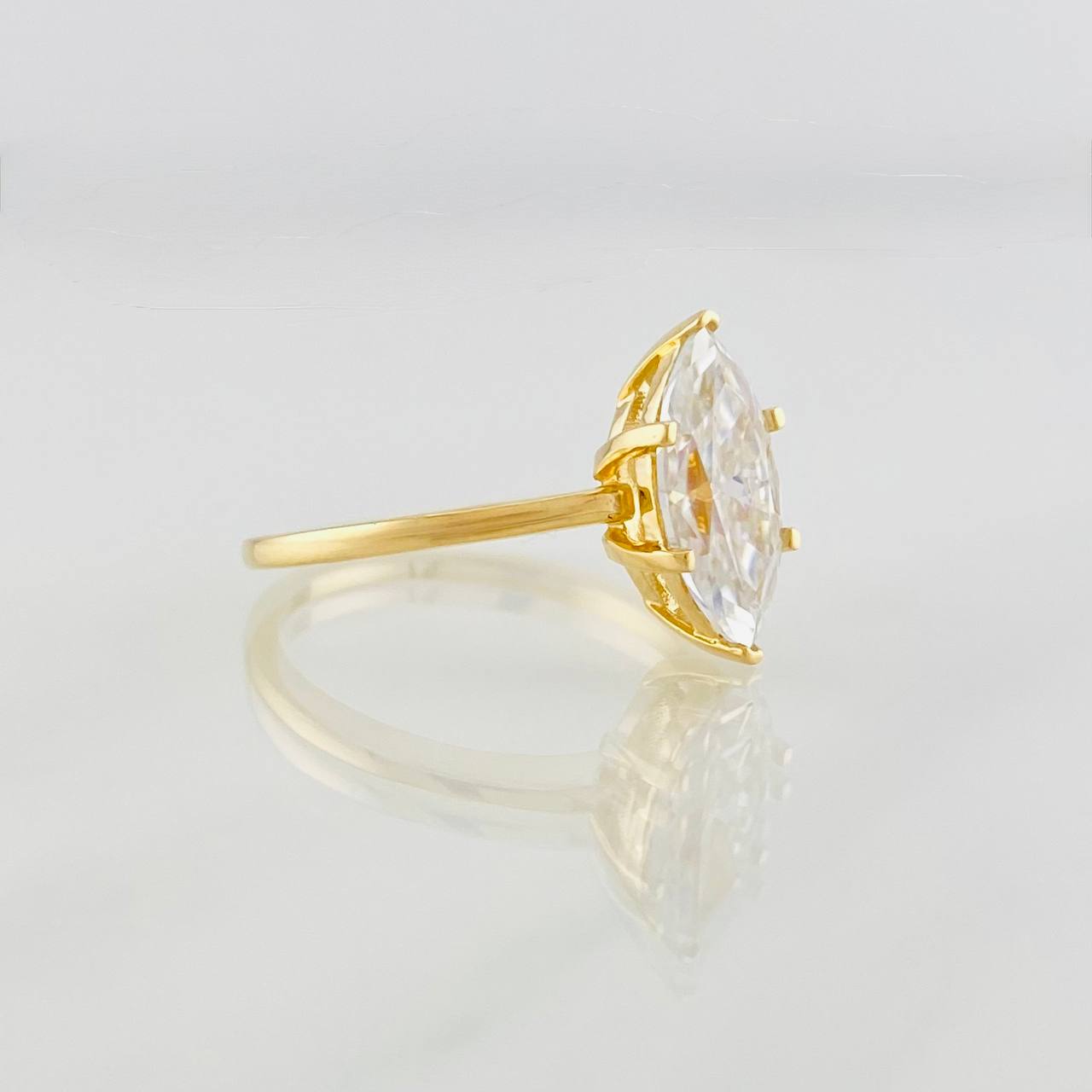 Anillo Marquesa Moisanita 1.5 qts 3.4g / T7 1/4 Oro Amarillo 18K