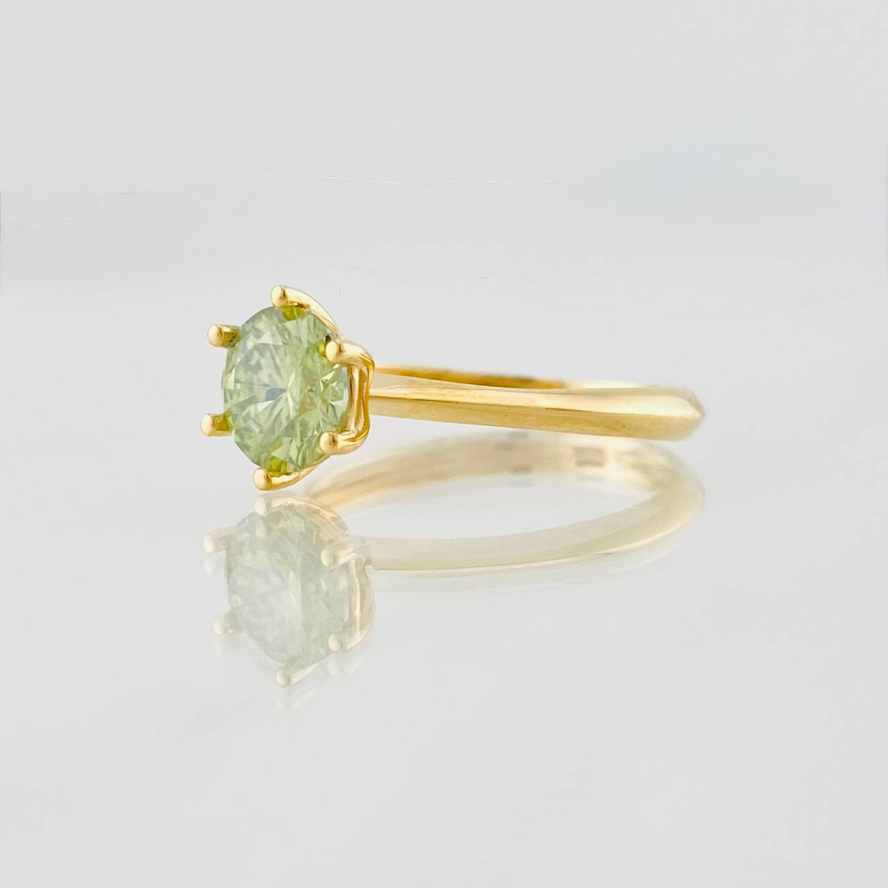 Anillo Solitario Moisanita 1 qts 1.65g / T5 3/4 Oro Amarillo 18K