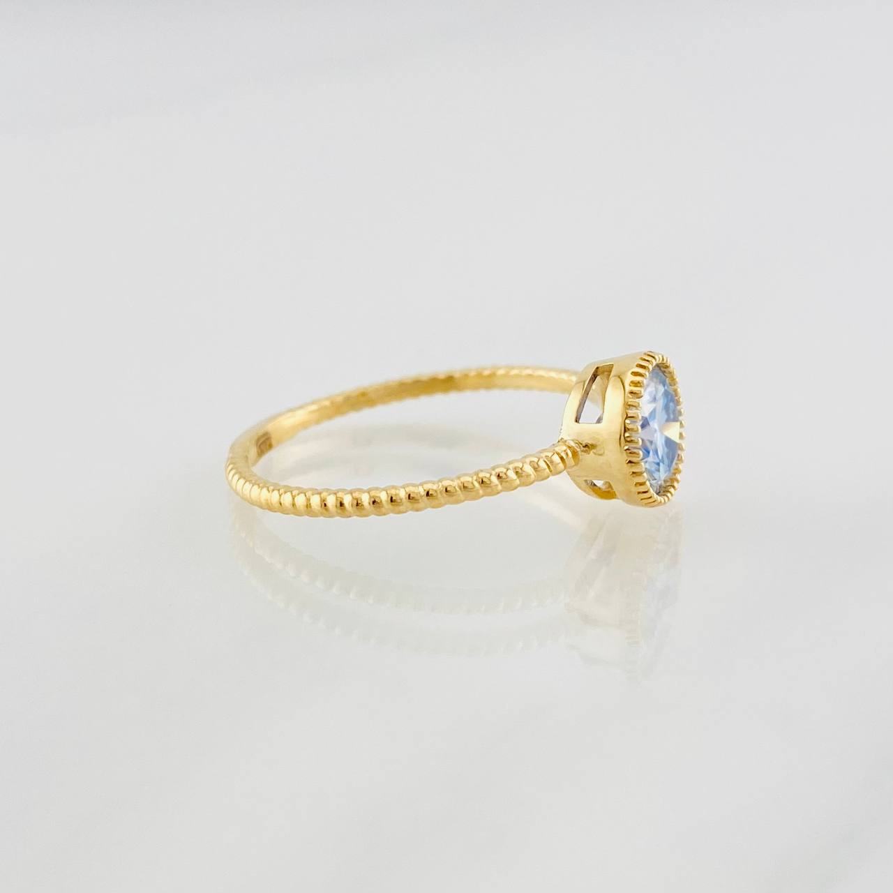 Anillo Halo Moisanita 1 qts 1.8g / T7 1/2 Oro Amarillo 18K