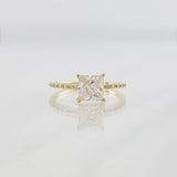 Anillo Solitario Moisanita 1 qts 16 pts 2.1g / T6 3/4 Oro Amarillo 18K