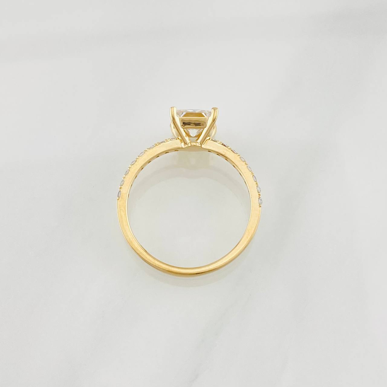 Anillo Solitario Moisanita 1 qts 16 pts 2.1g / T6 3/4 Oro Amarillo 18K
