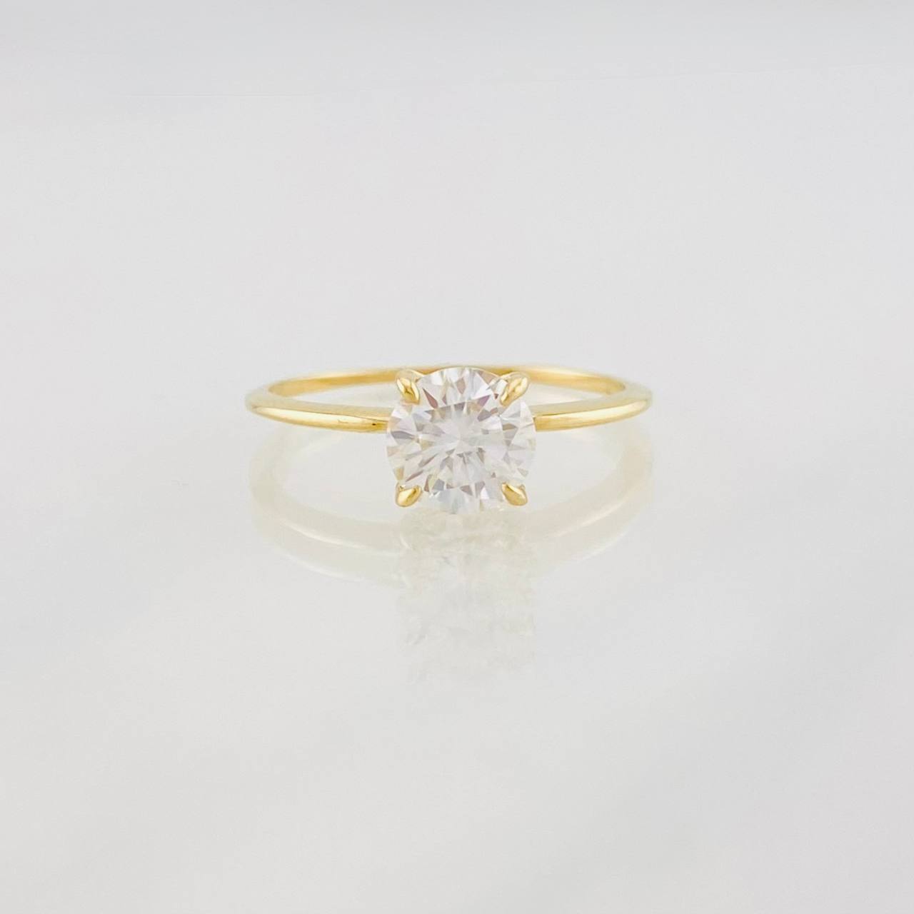 Anillo Cuatro Garras Moisanita 75 pts 1.45g / T5 1/2 Oro Amarillo 18K