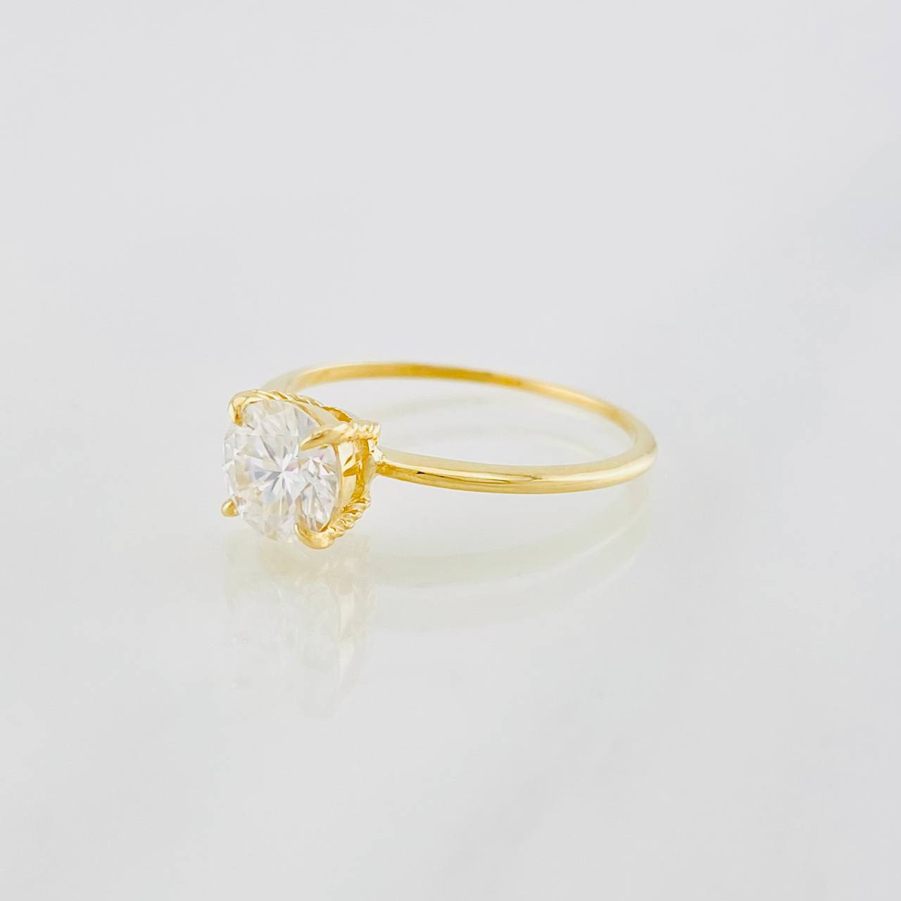 Anillo Cuatro Garras Moisanita 75 pts 1.45g / T5 1/2 Oro Amarillo 18K