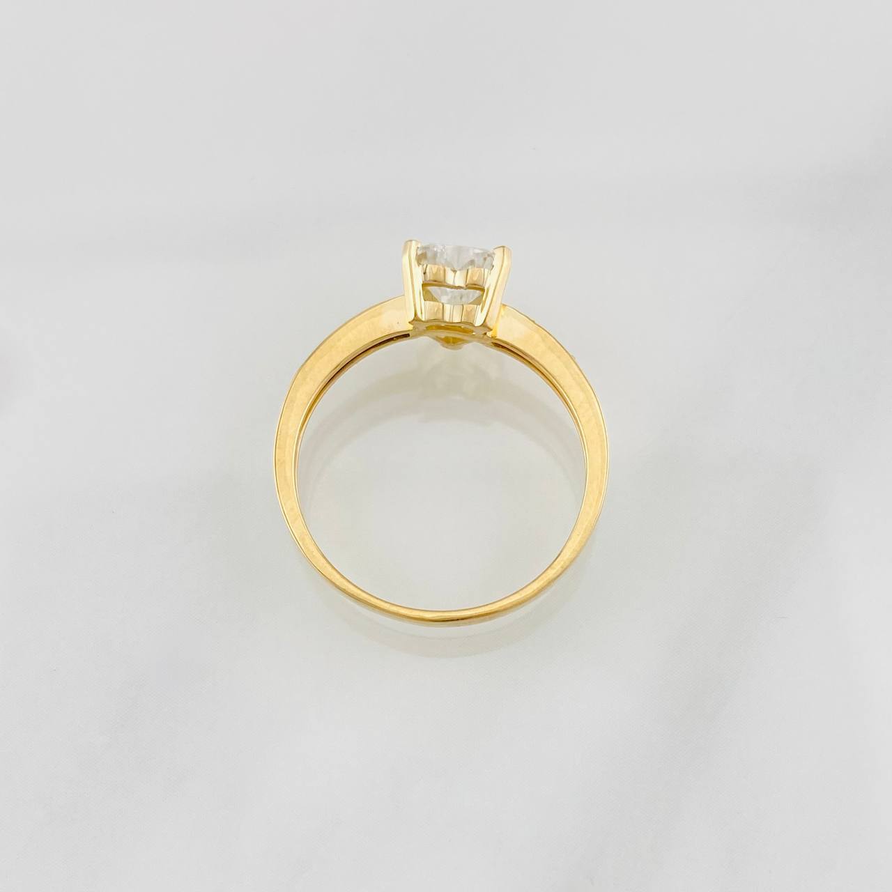Anillo Corazon Moisanita 1 qts 08 pts 2.15g / T6 1/2 Oro Amarillo 18K