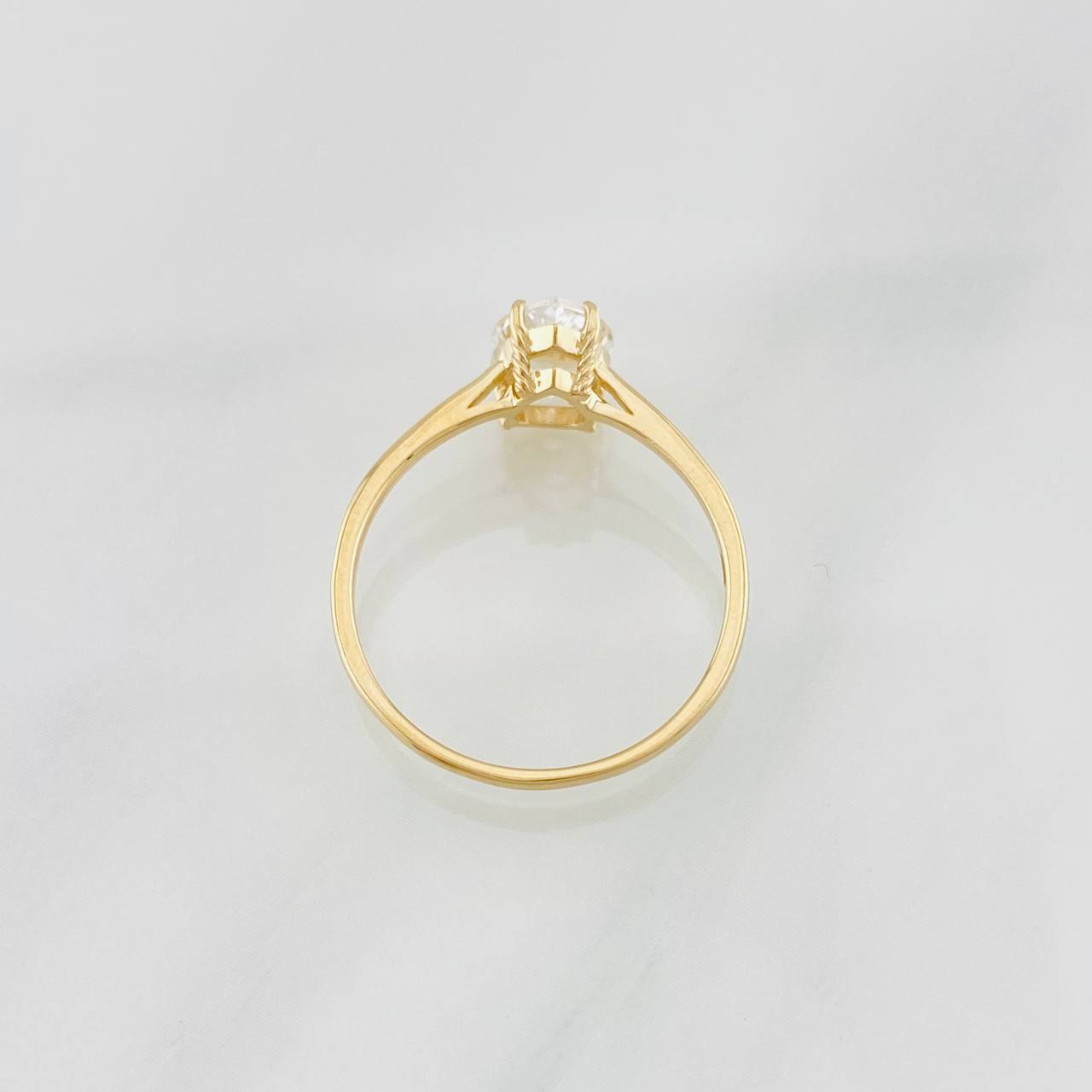 Anillo Gota Moisanita 75 pts 1.7g / T6 3/4 Oro Amarillo 18K