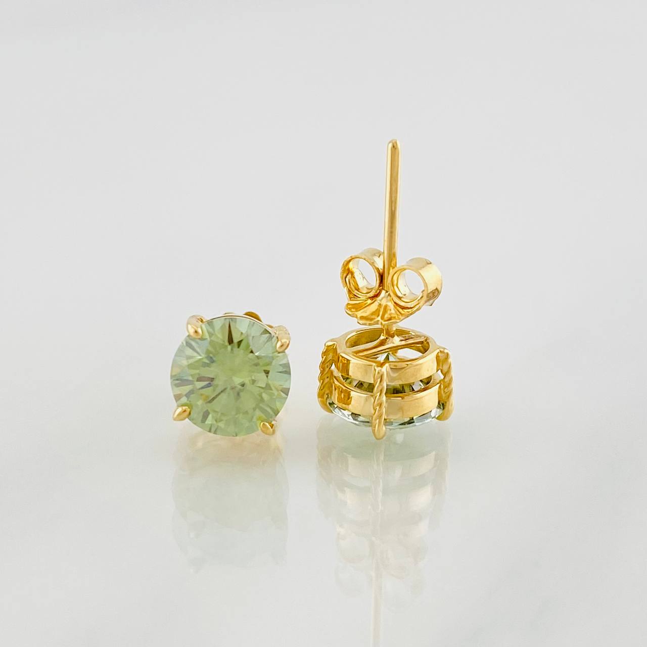 Topos Cuatro Garras Moisanita 1 pts 1.85g / 6.43mm Oro Amarillo 18K