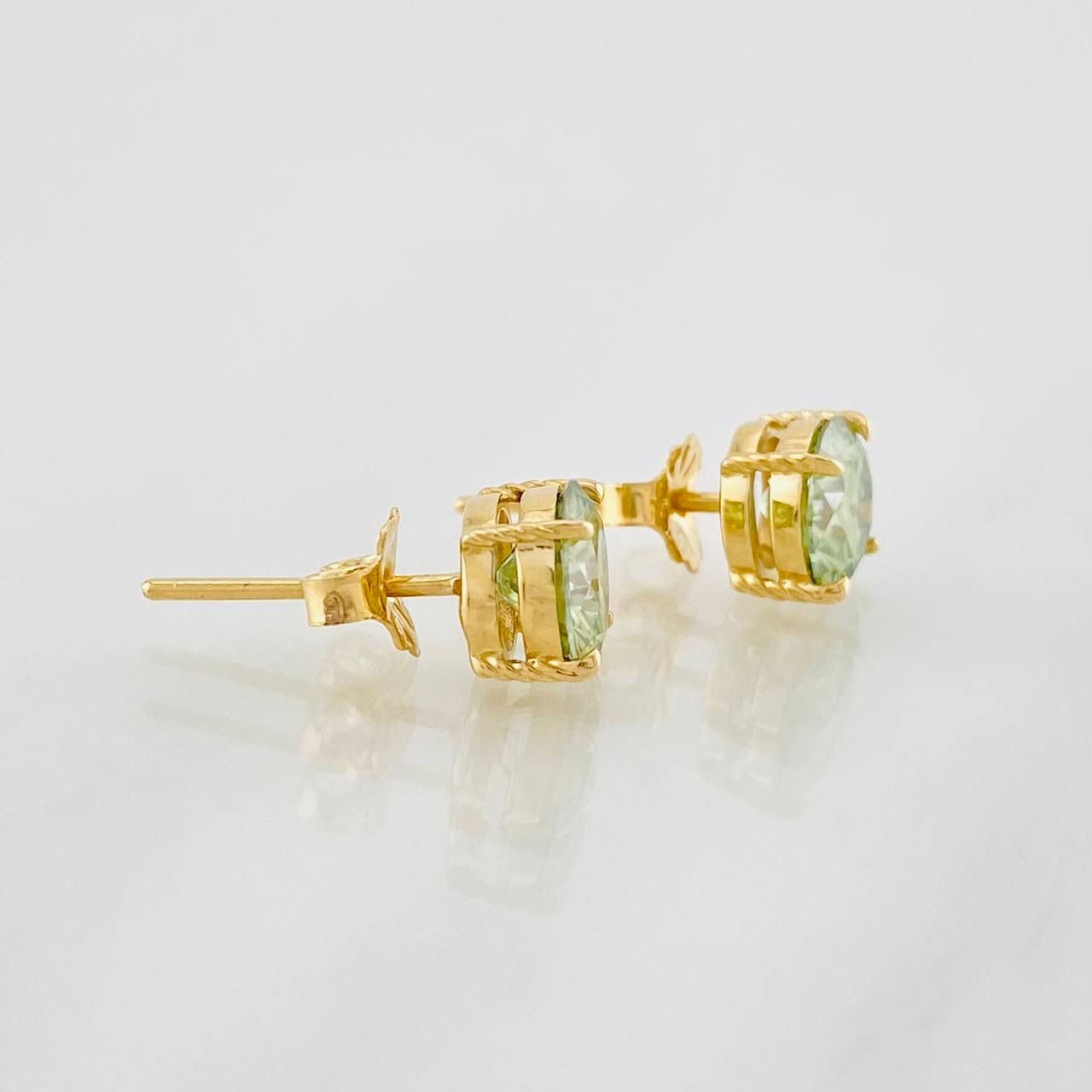 Topos Cuatro Garras Moisanita 1 pts 1.85g / 6.43mm Oro Amarillo 18K
