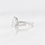 Anillo Gota Moisanita 1 qts 1.8g / T7 1/2 Oro Blanco 18K