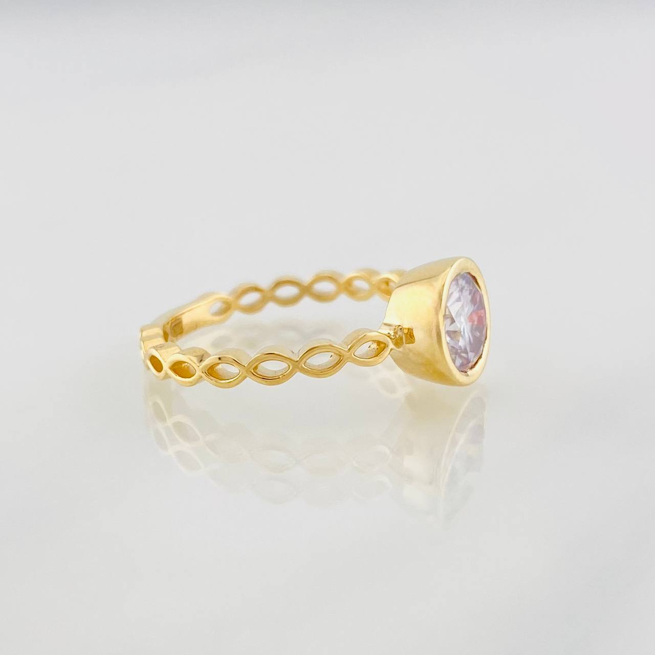 Anillo Solitario Circulo Moisanita 75 pts 2.5g / T6 1/2 Oro Amarillo 18K