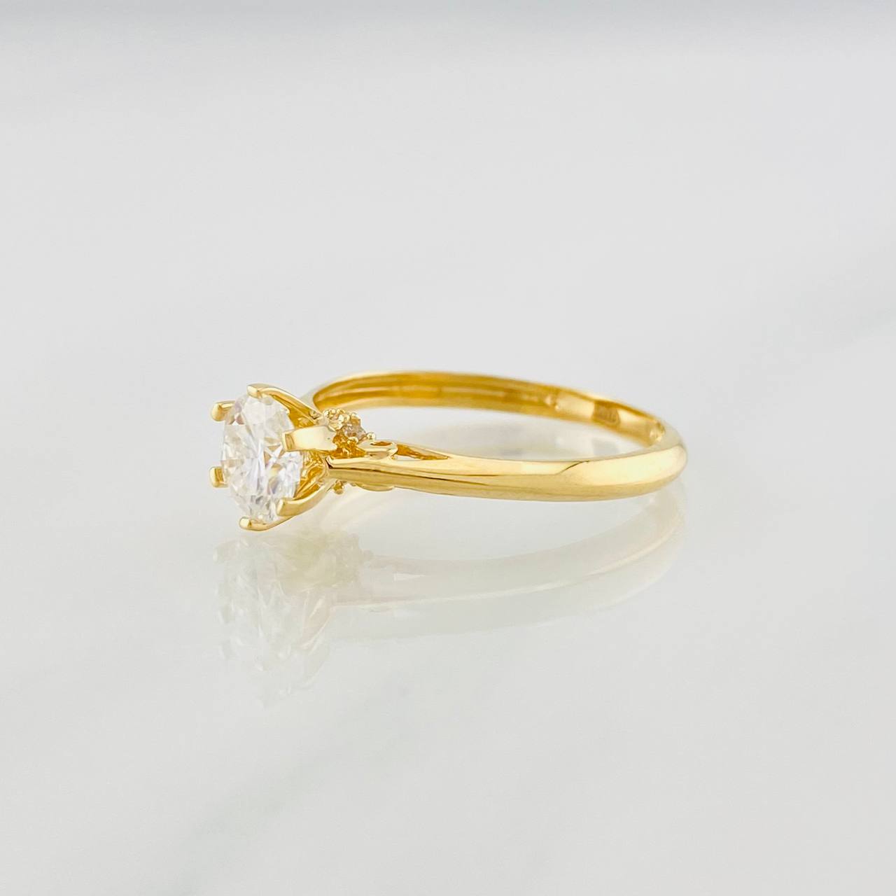 Anillo Solitario Moisanitas 1.35qts 2.1g / T7 1/4 Oro Amarillo 18K