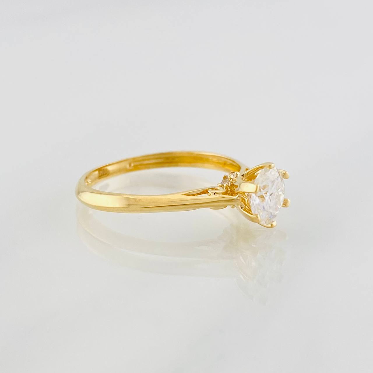 Anillo Solitario Moisanitas 1.35qts 2.1g / T7 1/4 Oro Amarillo 18K