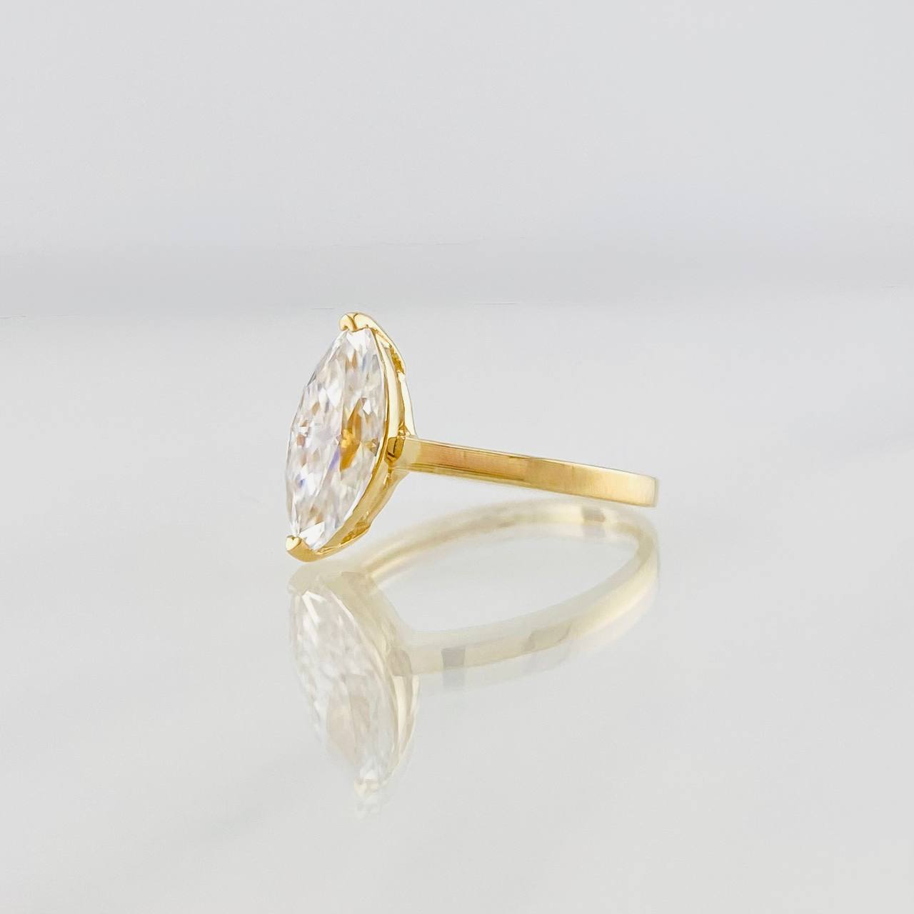 Anillo Solitario Marquesa Moisanita 1 qts 2.3g / T6 3/4 Oro Amarillo 18K