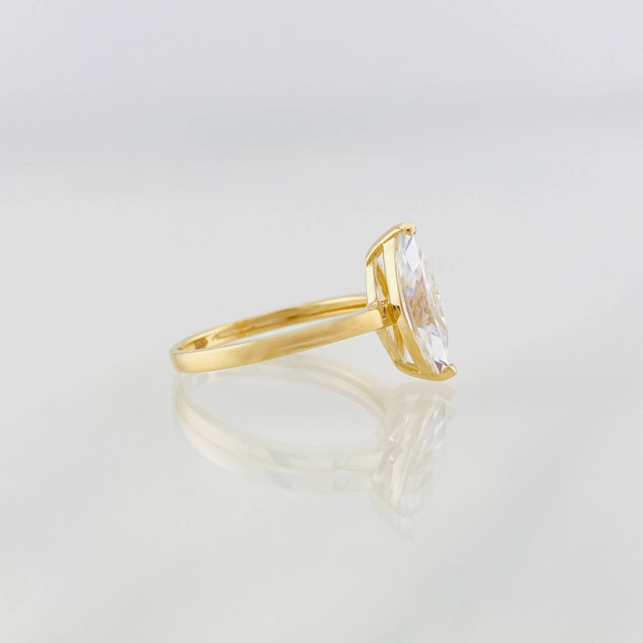 Anillo Solitario Marquesa Moisanita 1 qts 2.3g / T6 3/4 Oro Amarillo 18K