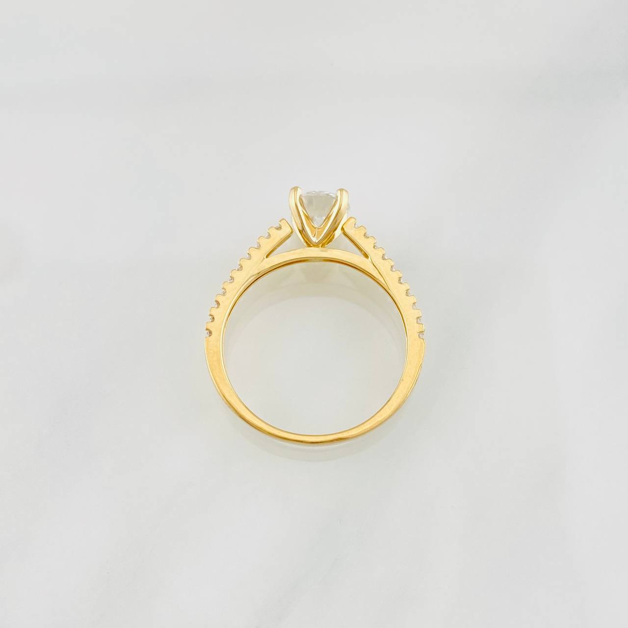 Anillo Soliatario Churumbela Moisanitas 2.75 qts 2.45g / T6 3/4 Oro Amarillo 18K
