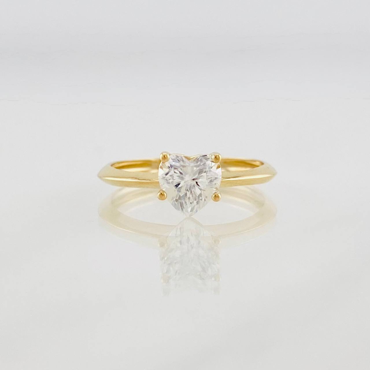 Anillo Solitario Corazón Moisanita 50 pts 1.6g / T6 Oro Amarillo 18K