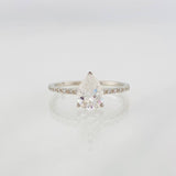Anillo Solitario Gota Moisanitas 2.35 Qts 1.8g / T6 3/4 Oro Blanco 18K