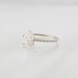 Anillo Solitario Gota Moisanitas 2.35 Qts 1.8g / T6 3/4 Oro Blanco 18K