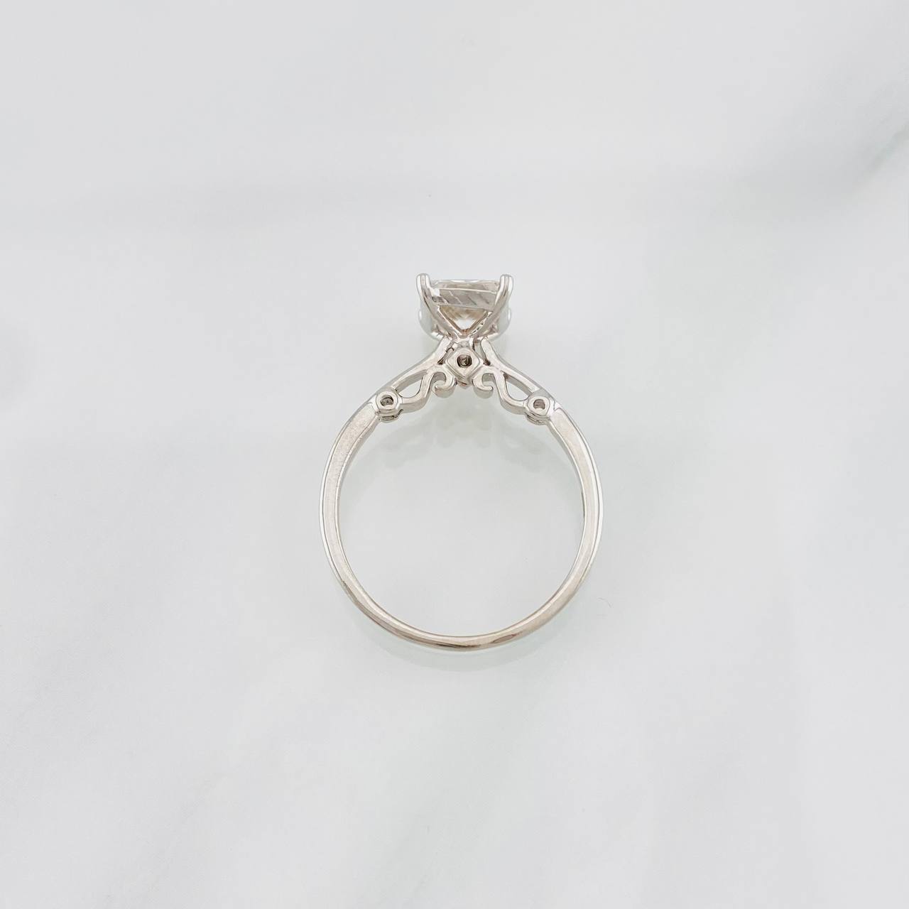 Anillo Solitario Cuadrado Moisanita 75 pts 2.5g / T6 3/4 Oro Blanco 18K