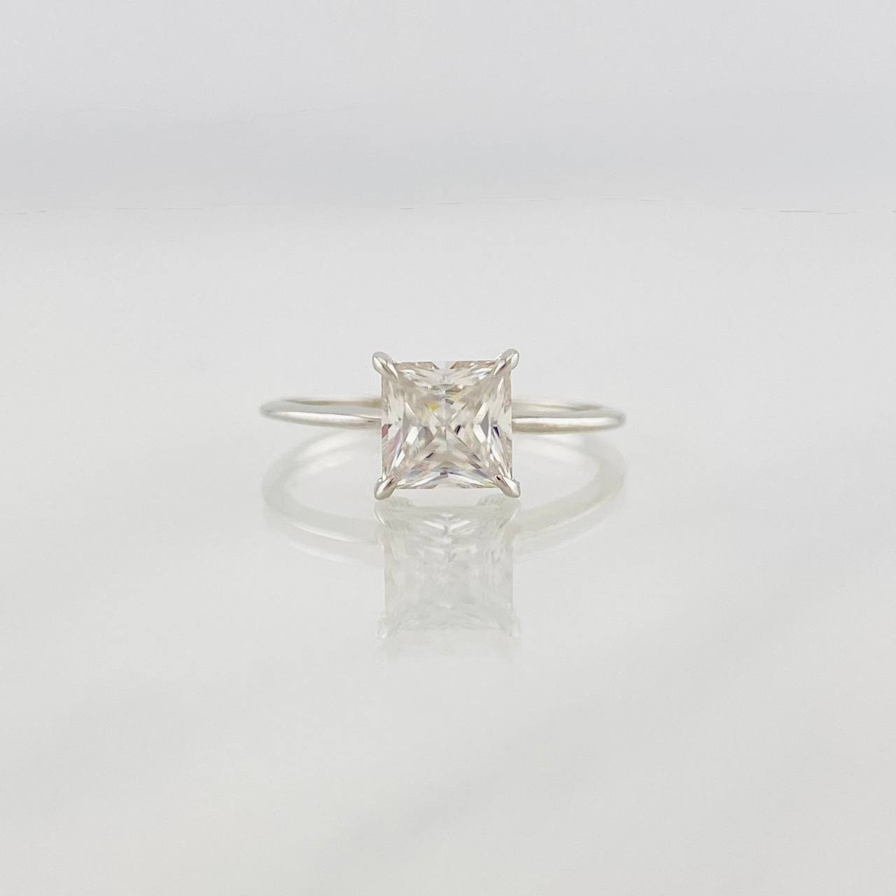 Anillo Solitario Cuadrado Moisanita 75 pts 1.45g / T6 1/4 Oro Blanco 18K