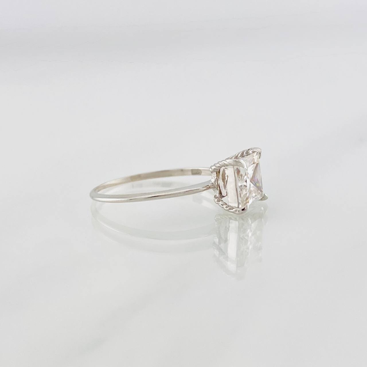 Anillo Solitario Cuadrado Moisanita 75 pts 1.45g / T6 1/4 Oro Blanco 18K
