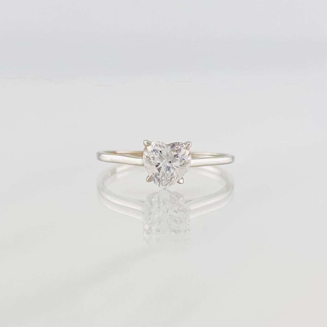 Anillo Solitario Corazón Moisanita 50 pts 1.4g / T6 3/4 Oro Blanco 18K