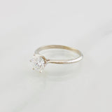Anillo Solitario Moisanita 75 pts 1.8g / T6 3/4 Oro Blanco 18K