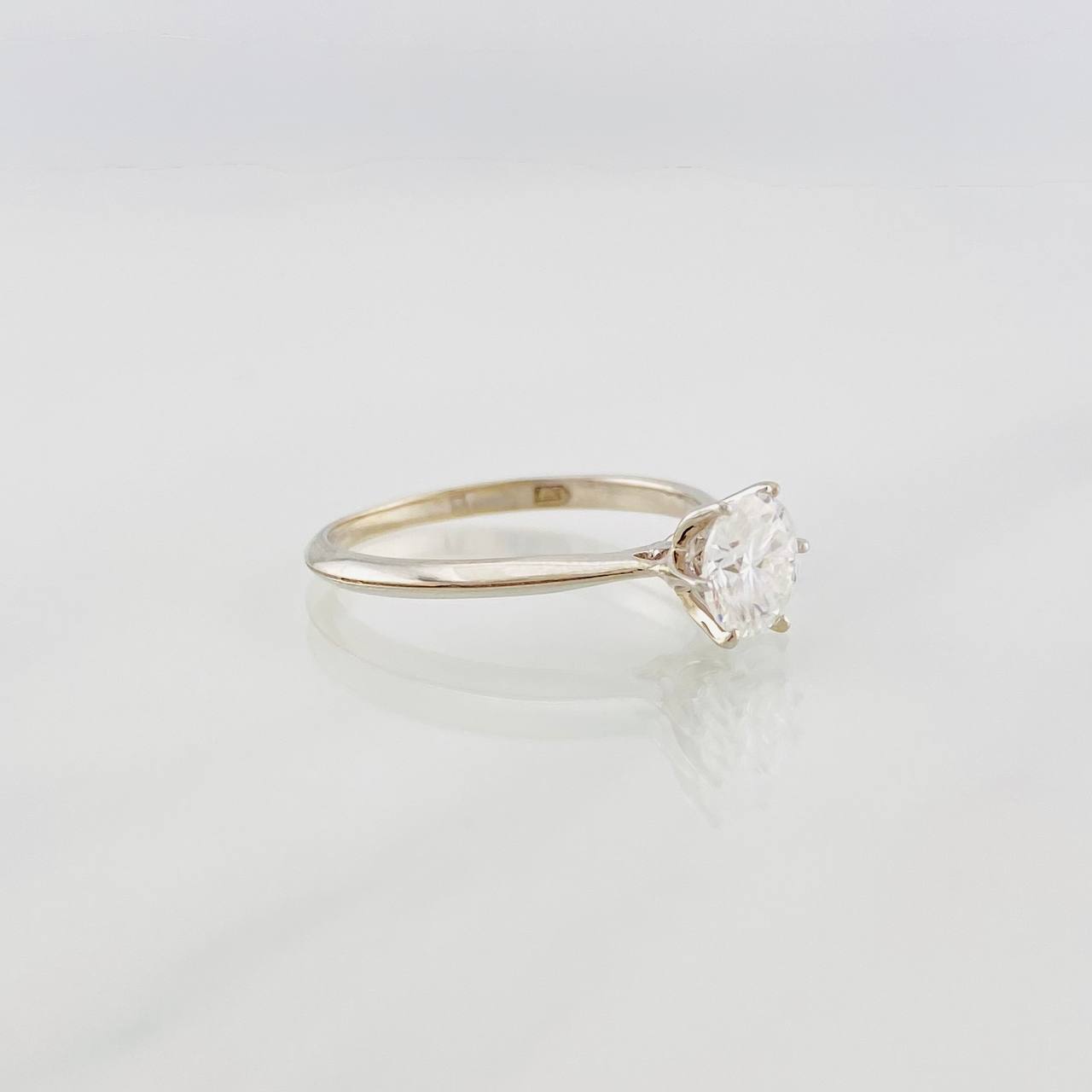 Anillo Solitario Moisanita 75 pts 1.8g / T6 3/4 Oro Blanco 18K