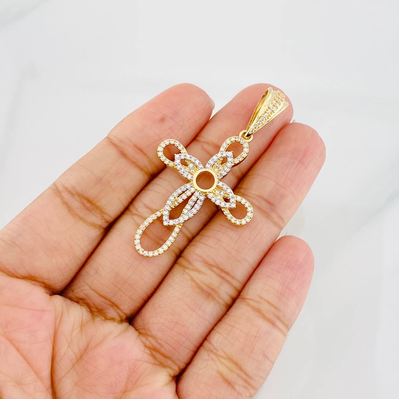 Dije Cruz Flor 5.05g / 5cm Dos Oros Amarillo Blanco 18K