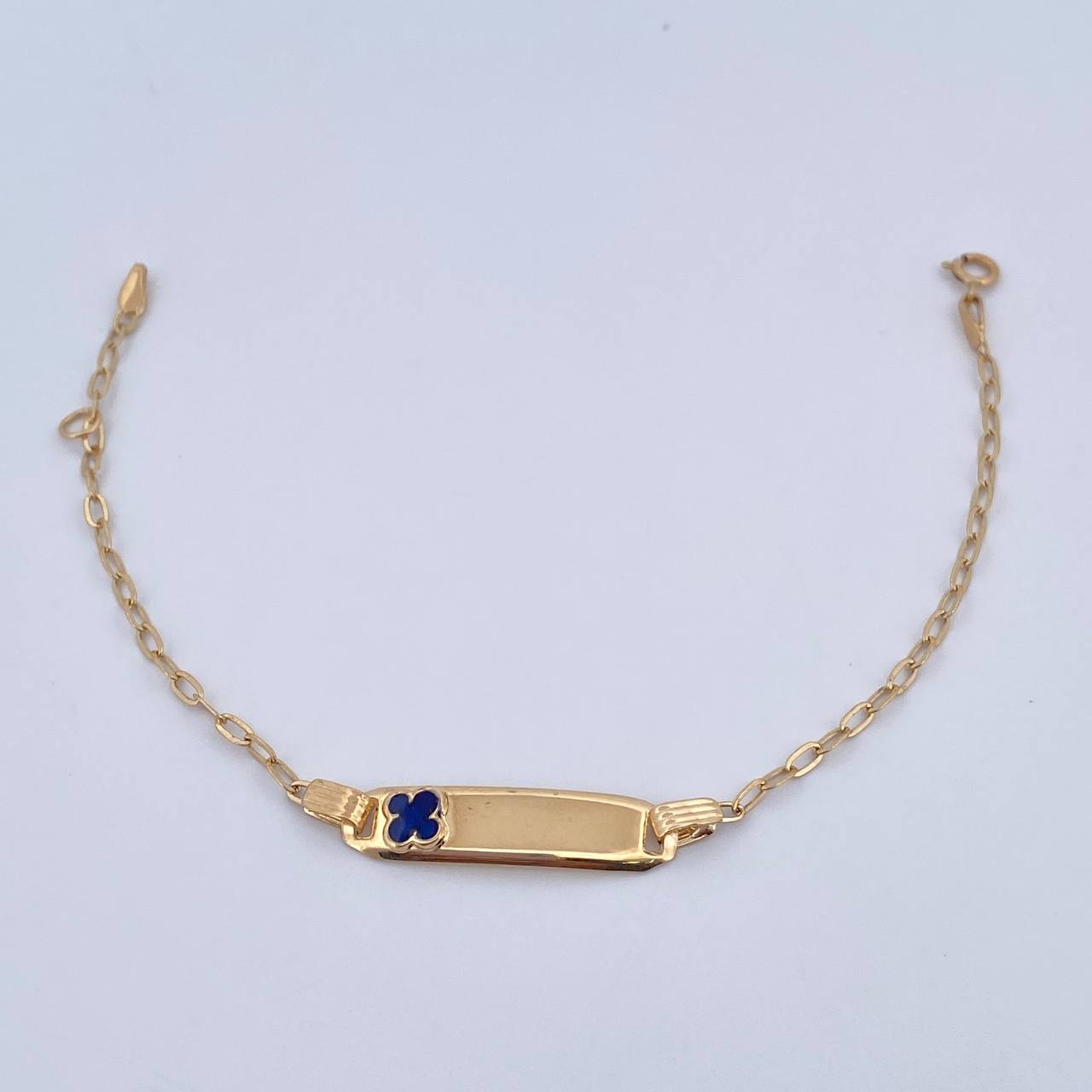 Pulso Bebé Cajon Trebol Azul 1.4gr / 13.2cm-14.5cm / 1.5mm Placa Rectangular Curva Oro Amarillo 18K &