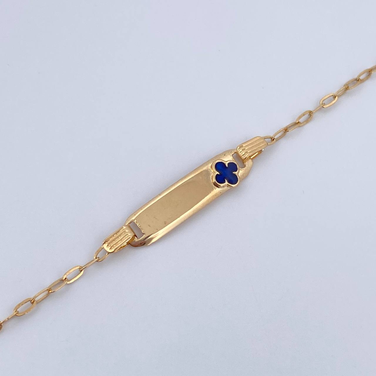 Pulso Bebé Cajon Trebol Azul 1.4gr / 13.2cm-14.5cm / 1.5mm Placa Rectangular Curva Oro Amarillo 18K &