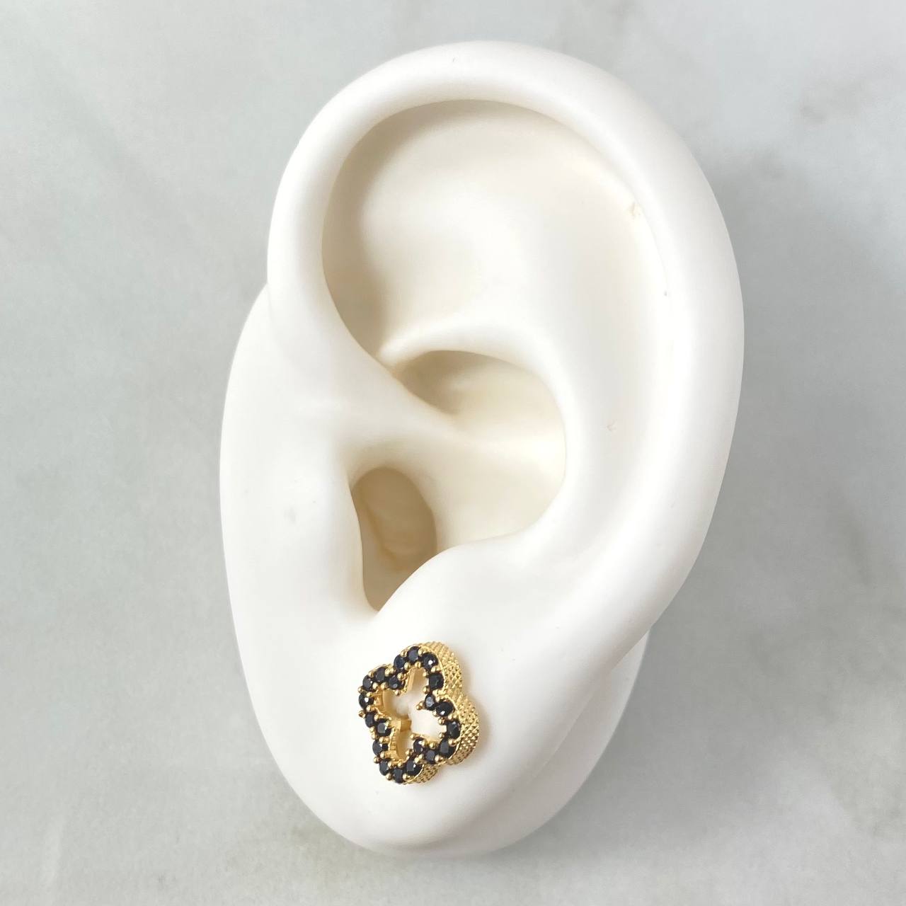 Topos Trebol 1.95gr / 9mm Circones Negros Oro Amarillo 18K