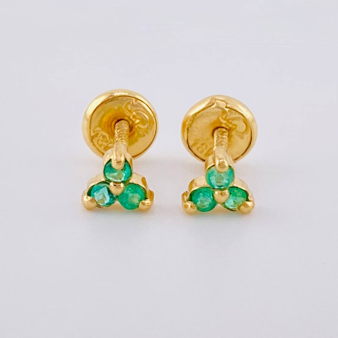 Topos Flor Tres Petalos Esmeraldas 13pts 0.9g / 4.45mm Oro Amarillo 18K