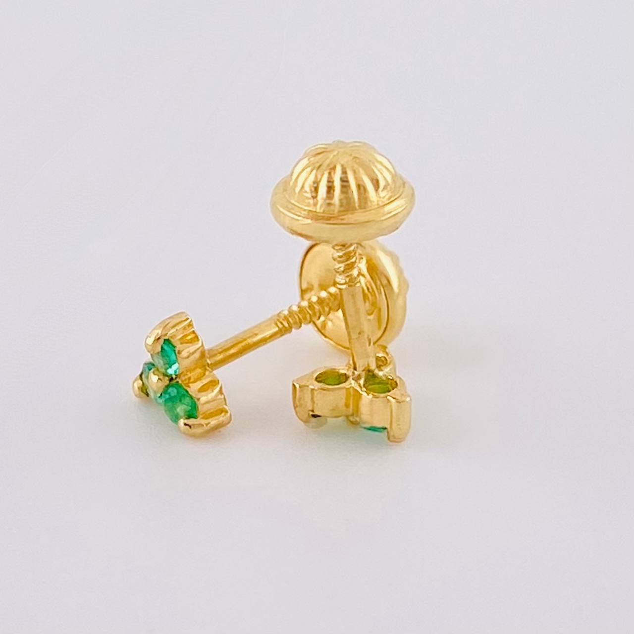 Topos Flor Tres Petalos Esmeraldas 7pts 0.9g / 4.45mm Oro Amarillo 18K