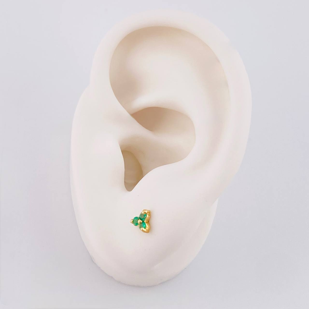 Topos Flor Tres Petalos Esmeraldas 13pts 0.9g / 4.45mm Oro Amarillo 18K