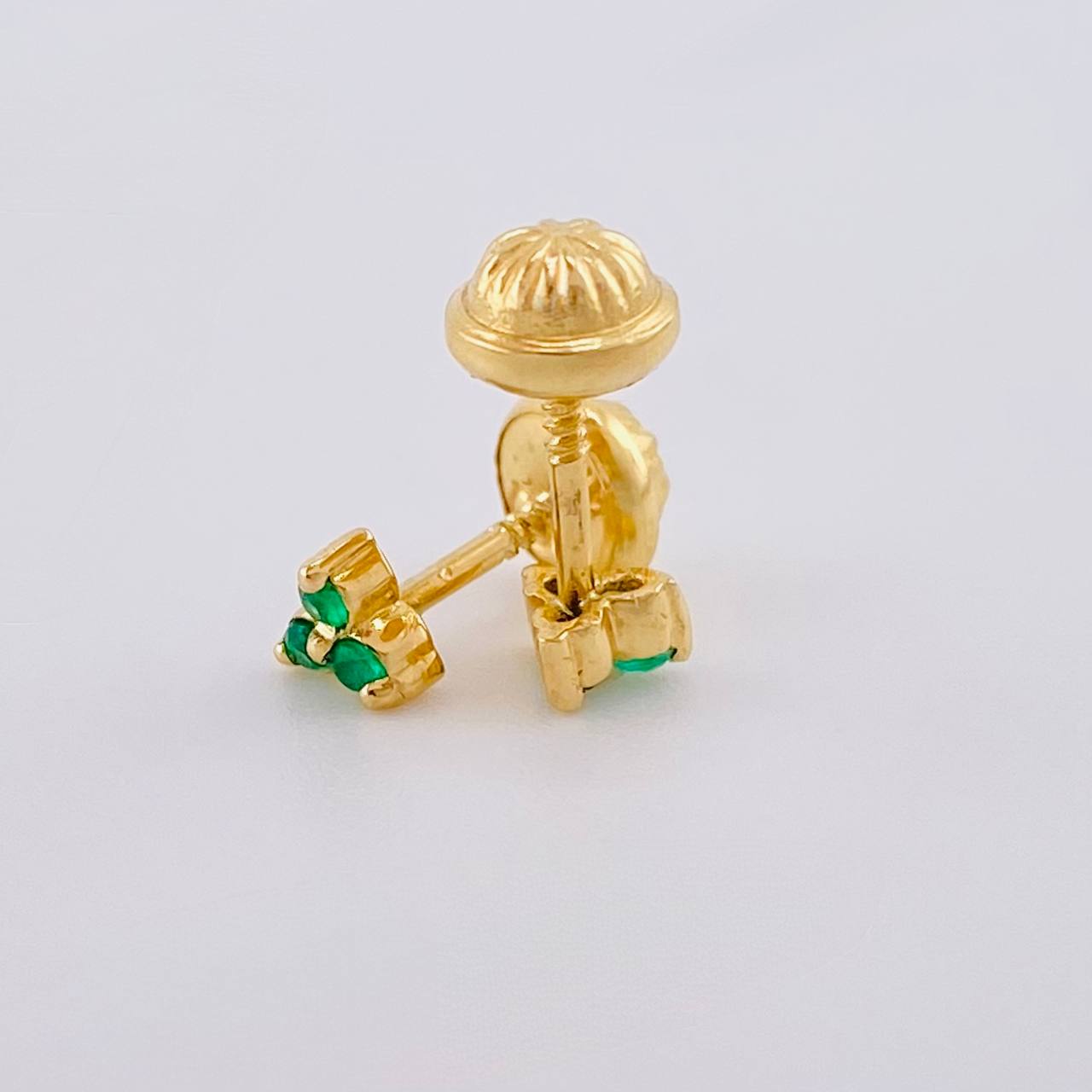 Topos Flor Trillum Esmeraldas 7Pts 0.9 g / 3.85 mm Oro Amarillo 18K