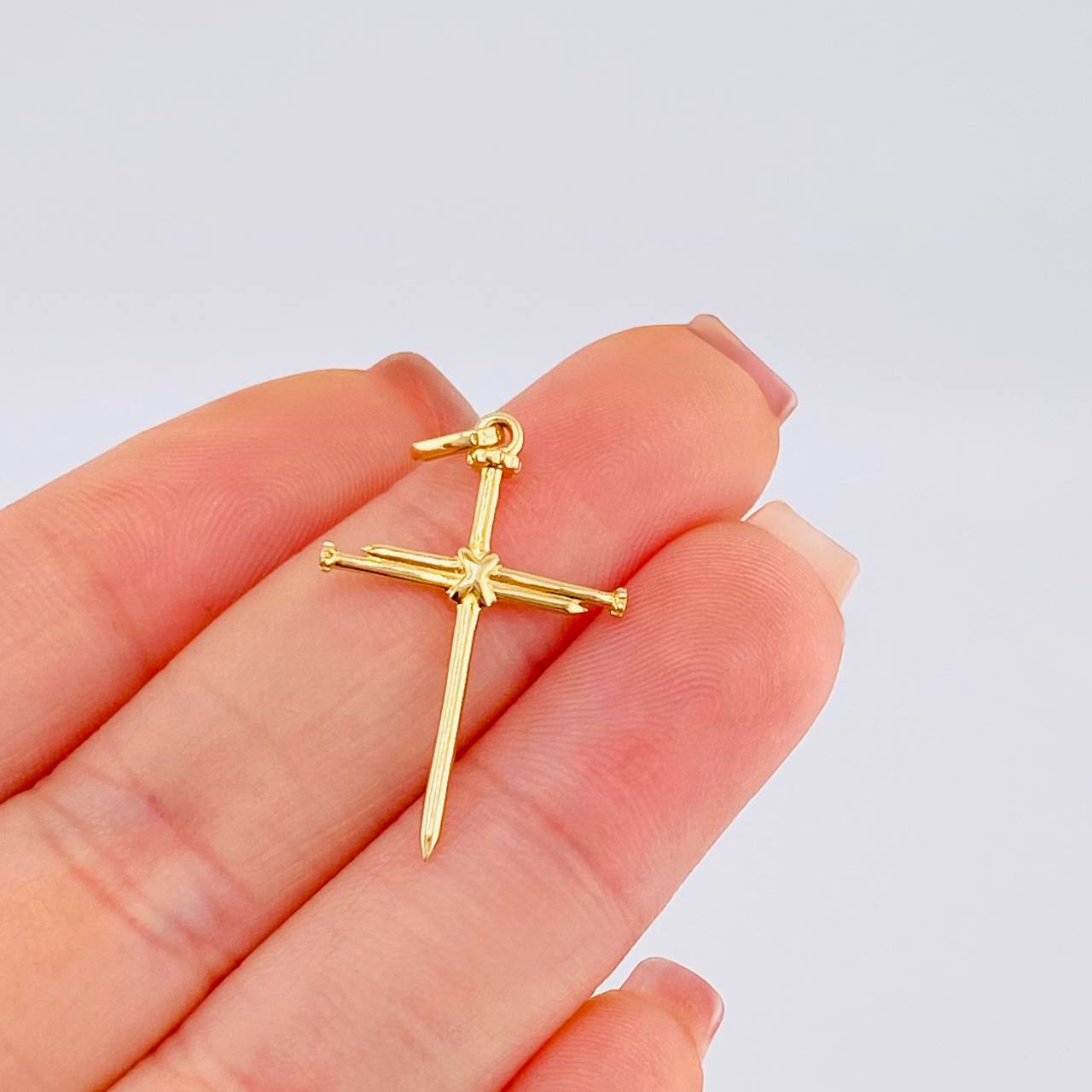 Dije Cruz Clavo 0.95 g / 3.2 cm Oro Amarillo 18K