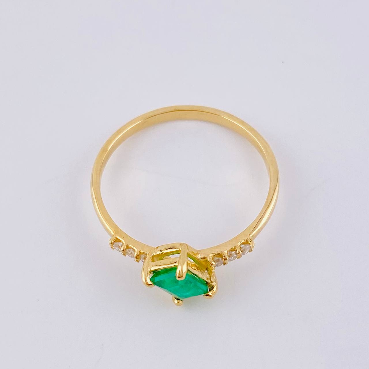 Anillo Exotico Esmeralda 39Pts 1.8 g / T7 Oro Amarillo 18K