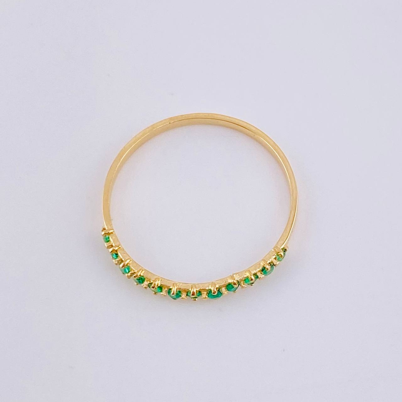 Anillo Carril Esmeraldas 30Pts 0.85 g / T6 3/4 Oro Amarillo 18K