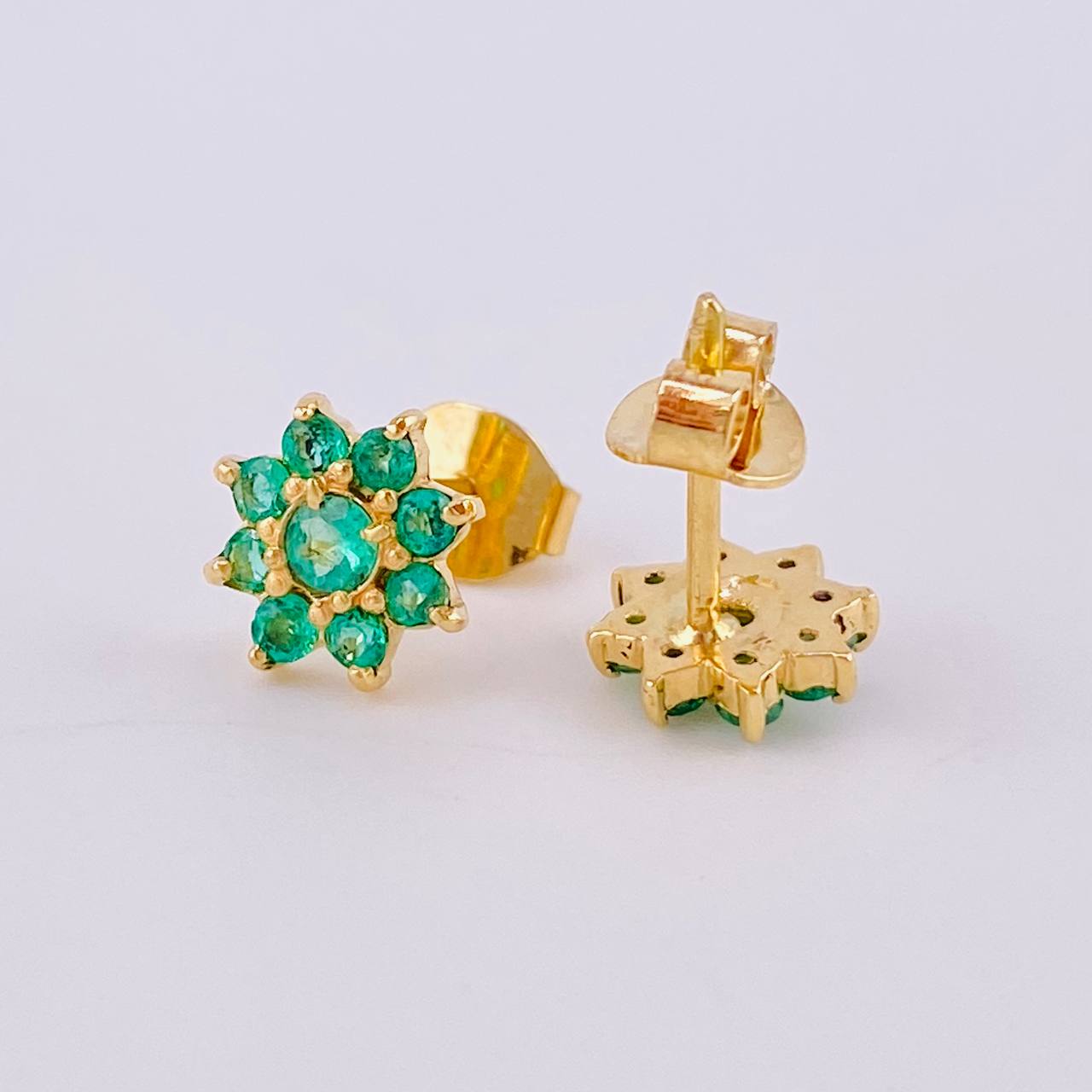 Topos Floreados Esmeraldas 60Pts 1.85 g / 8 mm Oro Amarillo 18K