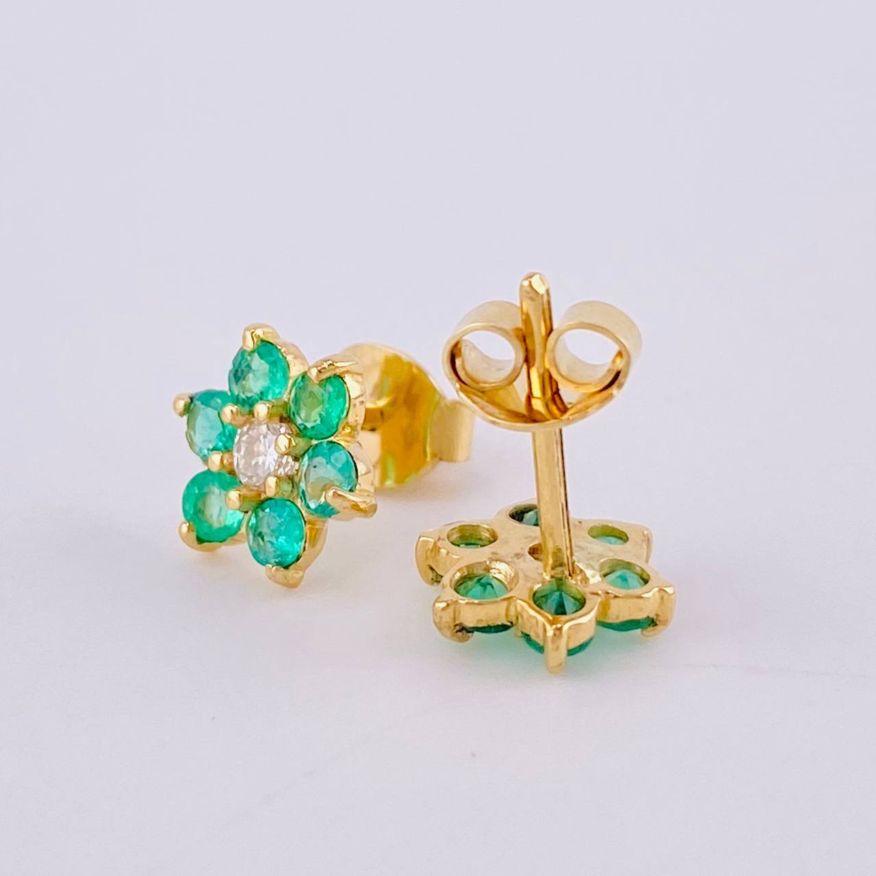 Topos Floreados Esmerladas 35Pts Diamante 7Pts 1.8 g / 8 mm Oro Amarillo 18K