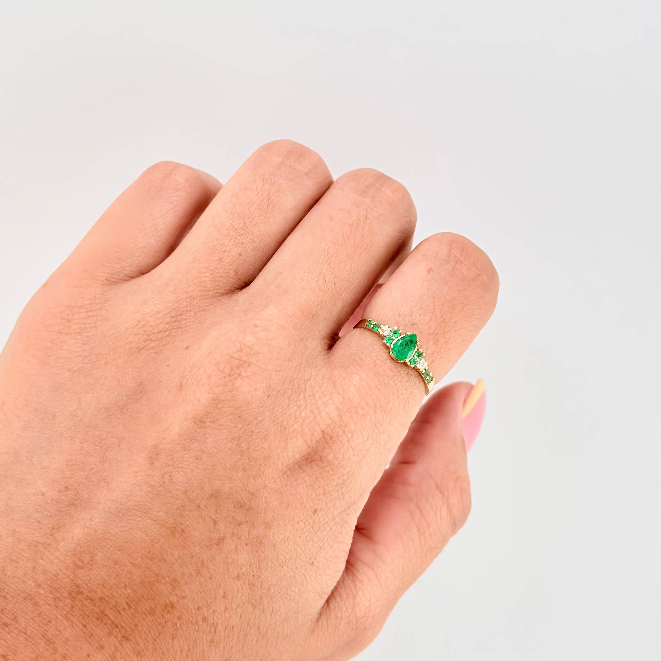 Anillo Gota Duquesa 60Pts 1.5 g / T6 1/4 Oro Amarillo 18K