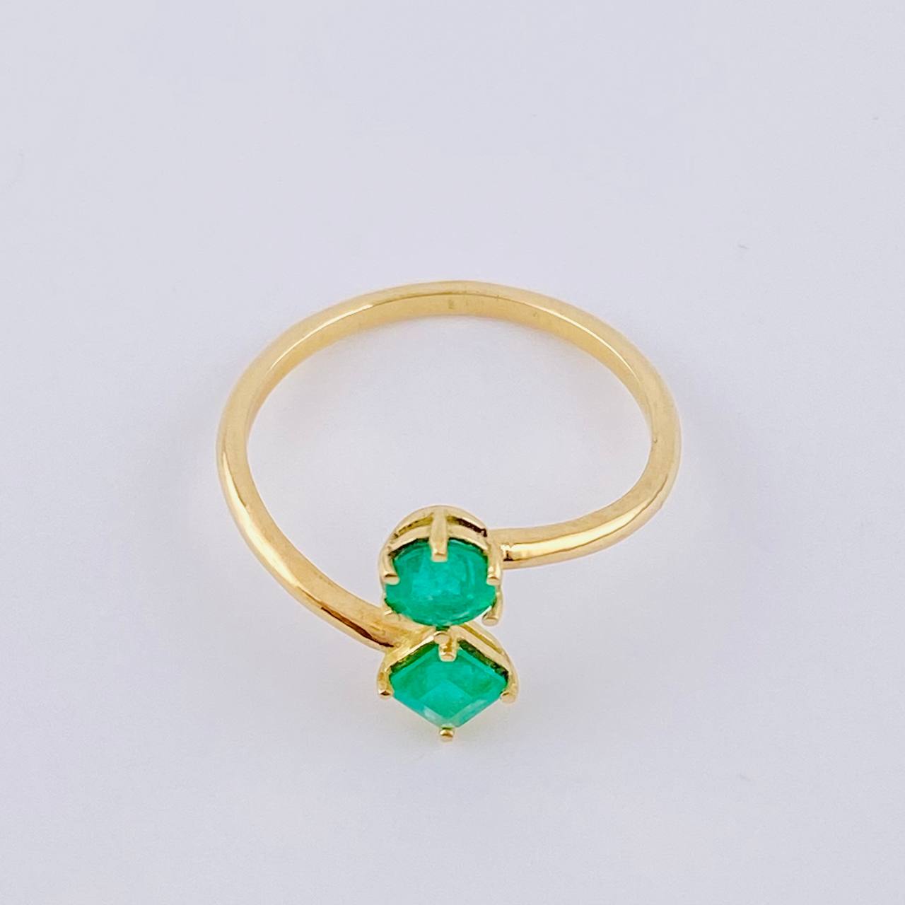 Anillo Tu Y Yo Esmeraldas 80Pts 1.9 g / T6 1/2 Oro Amarillo 18K