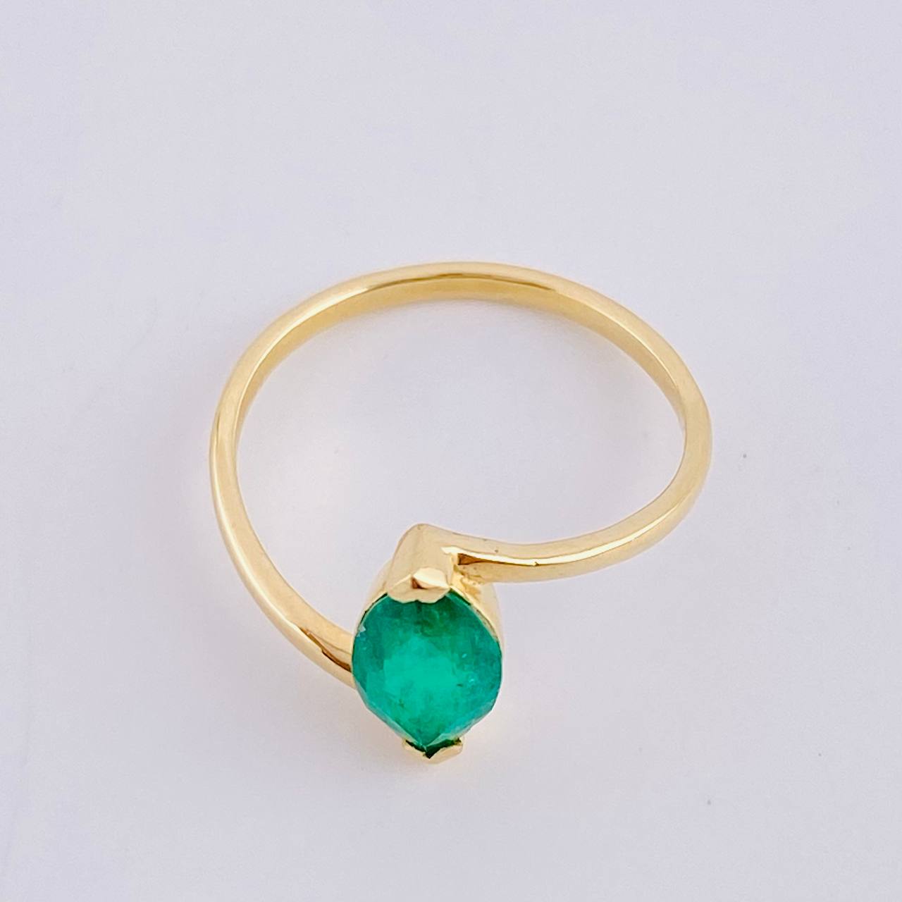 Anillo Ovalo Marqueza Esmeralda 70Pts 1.95 g / T6 1/2 Oro Amarillo 18K