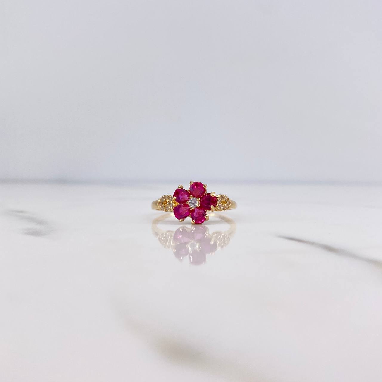 Anillo Flor 2.2gr / T7 / Circones Fucsias Blancos Oro Amarillo 18K &