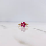 Anillo Flor 2.2gr / T7 / Circones Fucsias Blancos Oro Amarillo 18K &